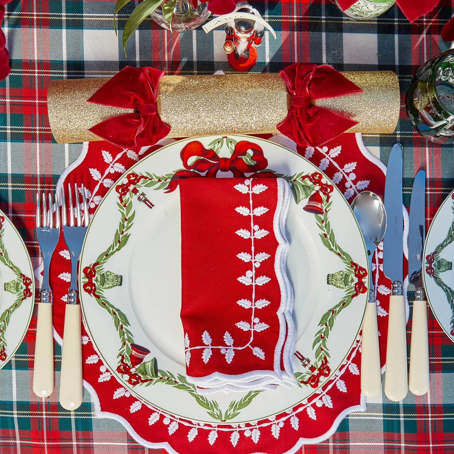 Mrs. Alice Red Bow Laurel Placemats (Set of 4)< Placemats