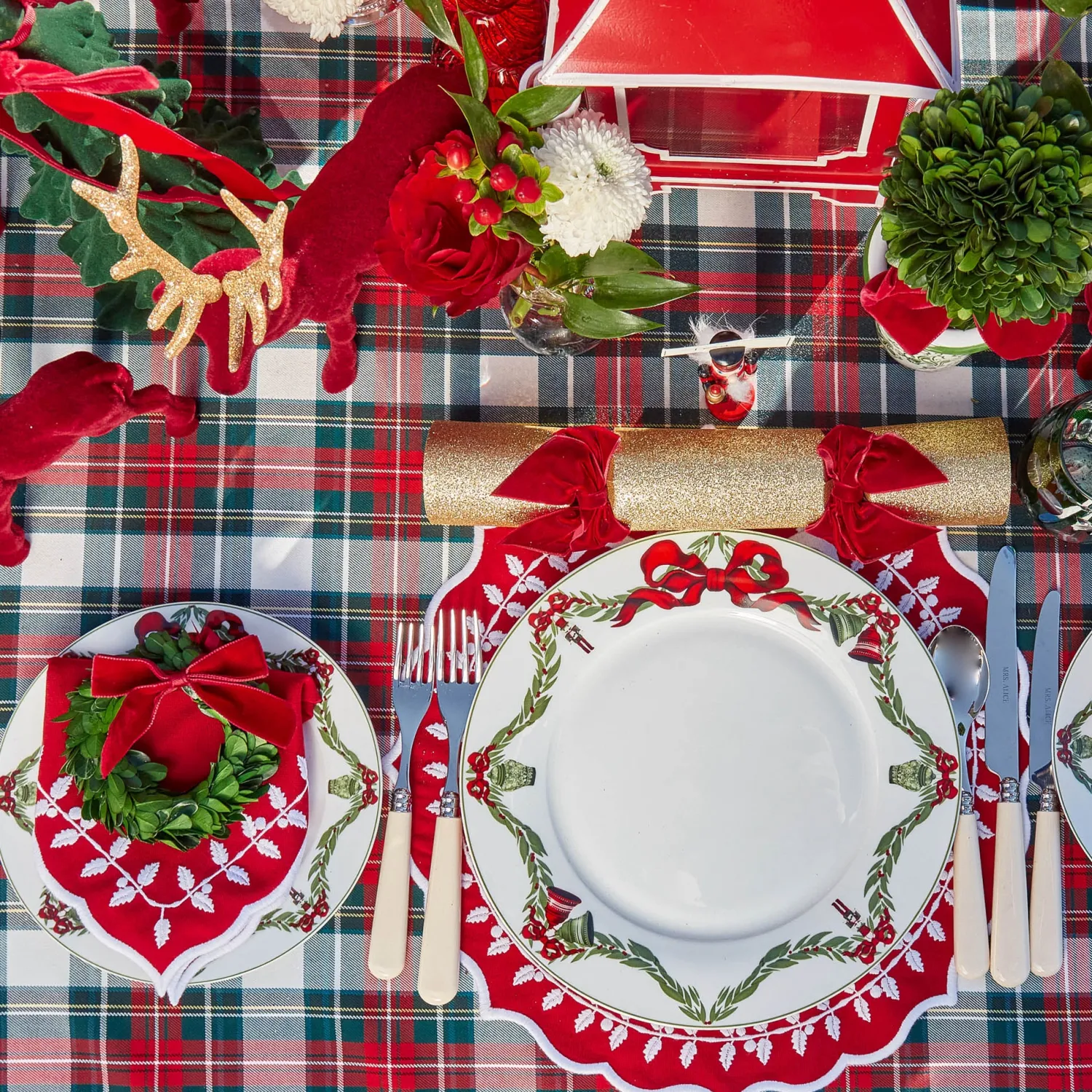 Mrs. Alice Red Bow Laurel Placemats (Set of 4)< Placemats