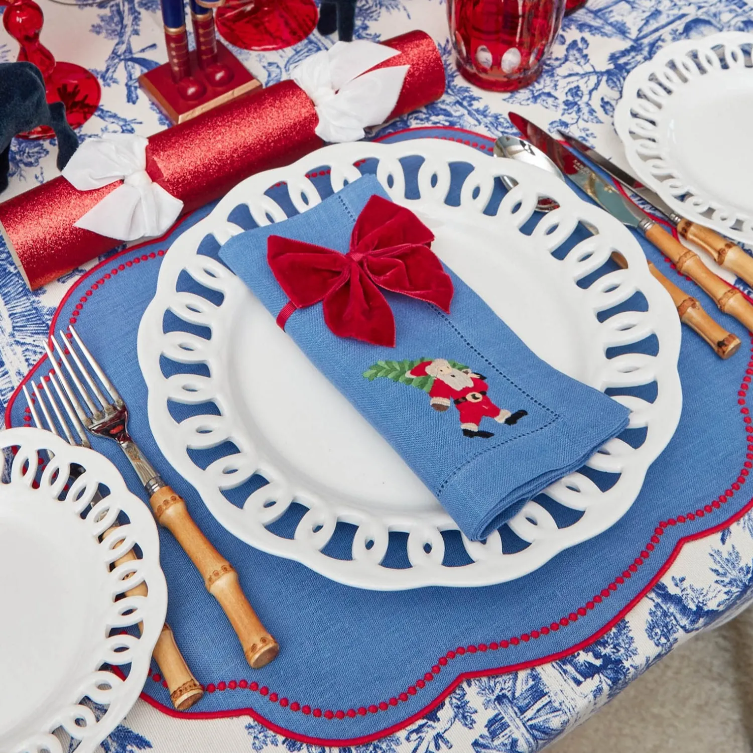 Mrs. Alice Red Glitter Crackers With White Velvet Bows (Set of 6)< Christmas Decorations