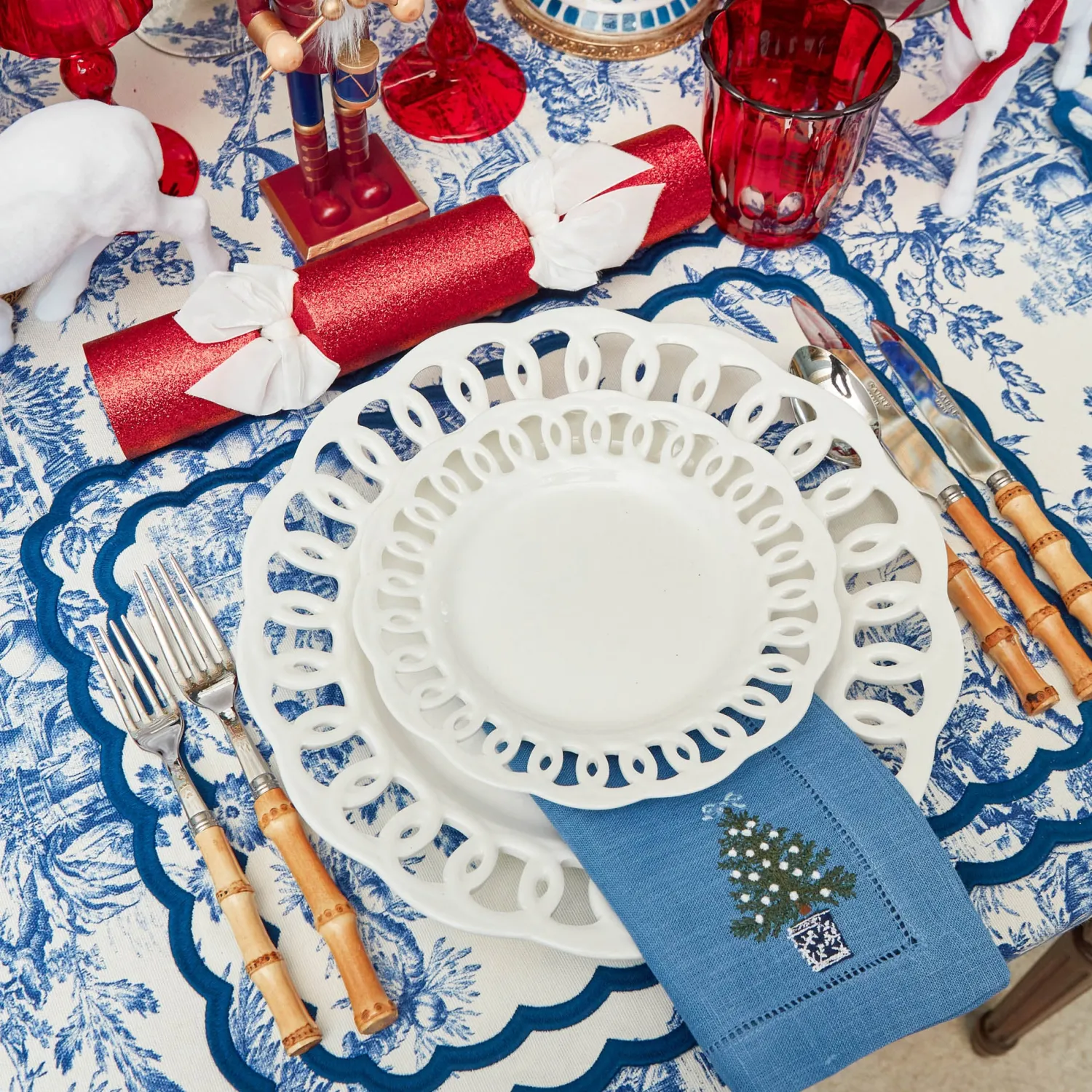 Mrs. Alice Red Glitter Crackers With White Velvet Bows (Set of 6)< Christmas Decorations