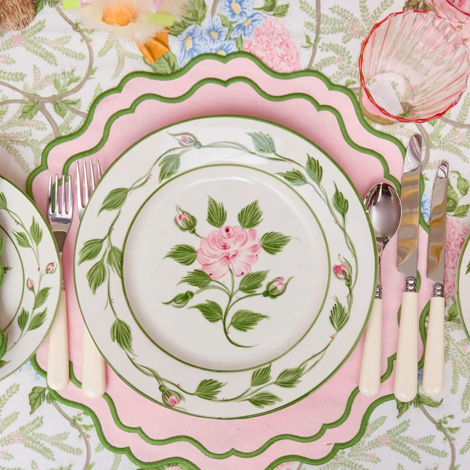 Mrs. Alice Rose Bud Dinner & Starter Plates (Set of 8)< Crockery Sets