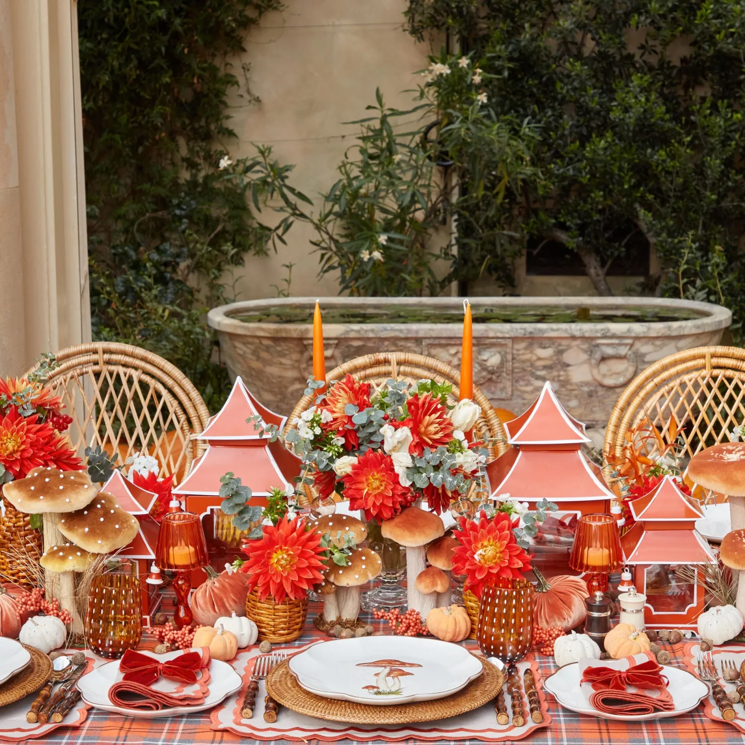 Mrs. Alice Scalloped Mushroom Dinner Plate< Dinner Plates