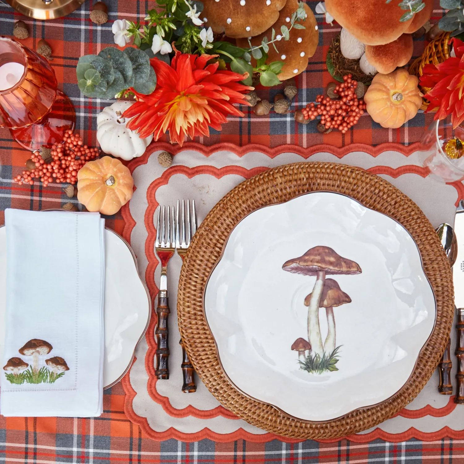 Mrs. Alice Scalloped Mushroom Dinner Plate< Dinner Plates