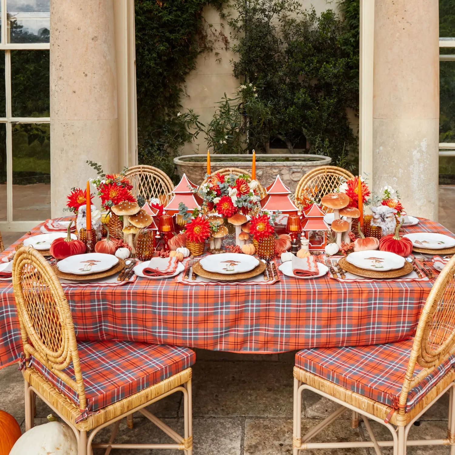 Mrs. Alice Scalloped Mushroom Dinner Plates (Set of 4)< Dinner Plates | Crockery Sets