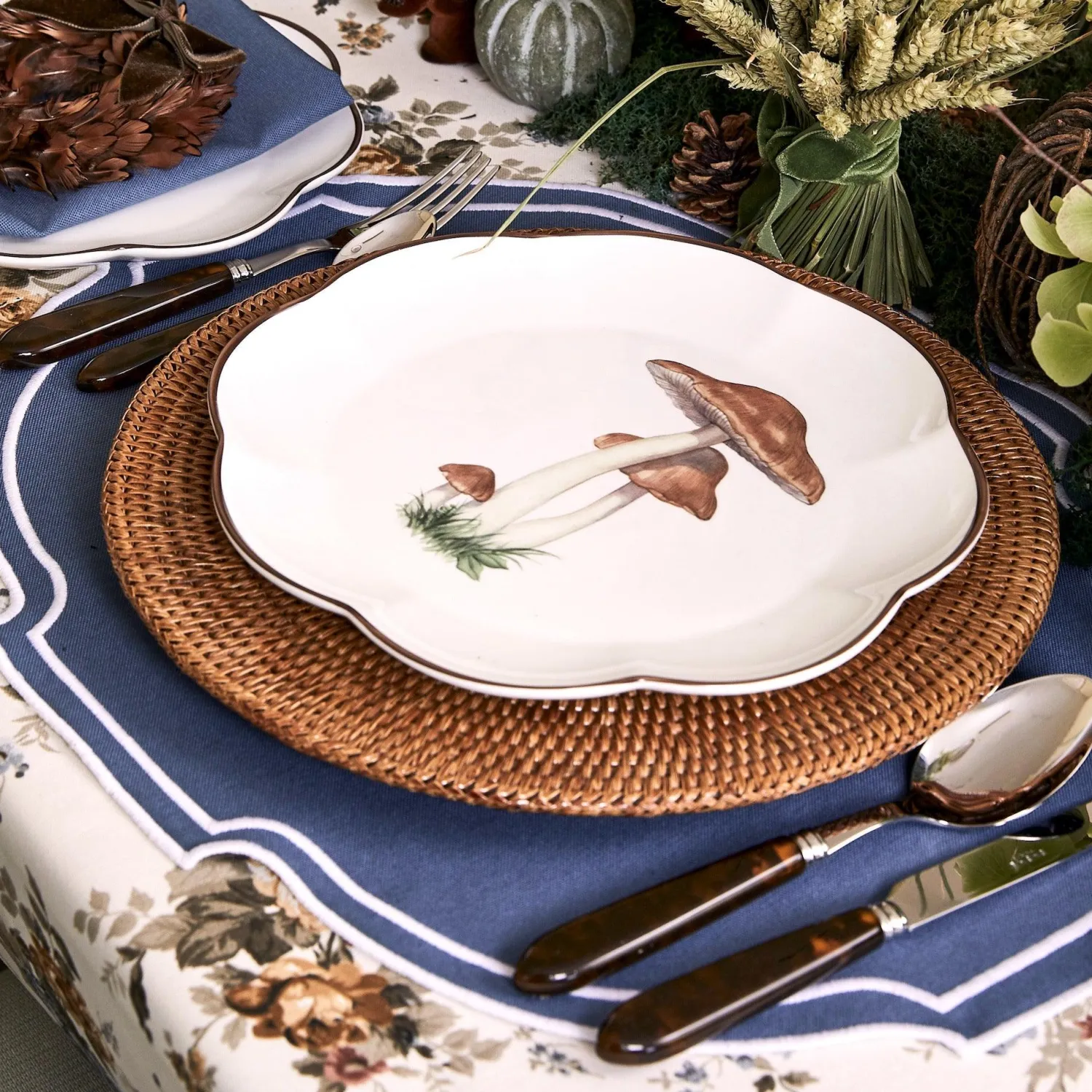 Mrs. Alice Scalloped Mushroom Dinner Plates (Set of 4)< Dinner Plates | Crockery Sets