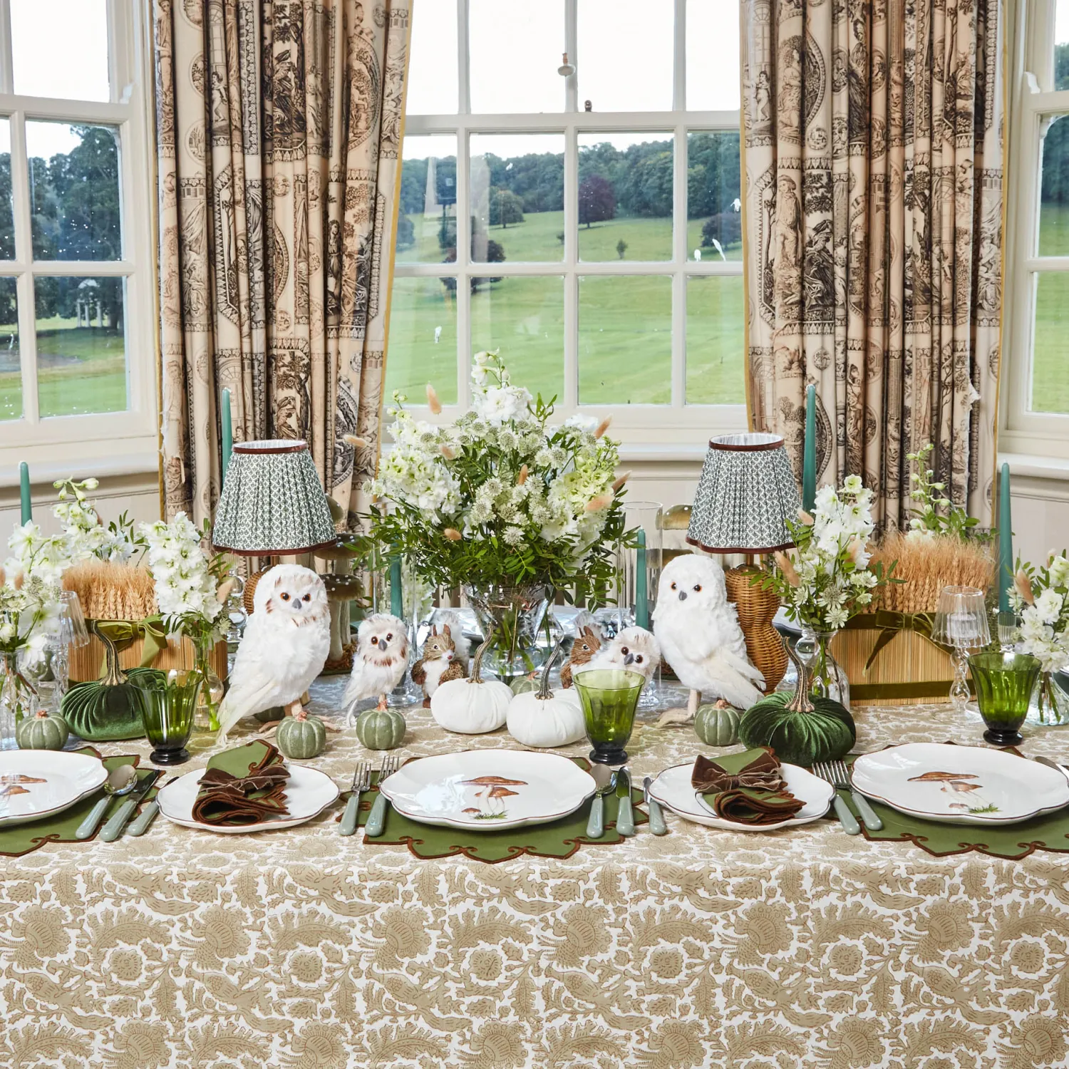 Mrs. Alice Scalloped Mushroom Dinner Plate< Dinner Plates