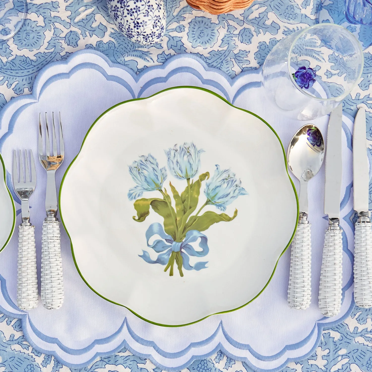Mrs. Alice Serena White Placemats & Napkins (Set of 4)< Table Linen Sets | Mrs. Alice Monogram