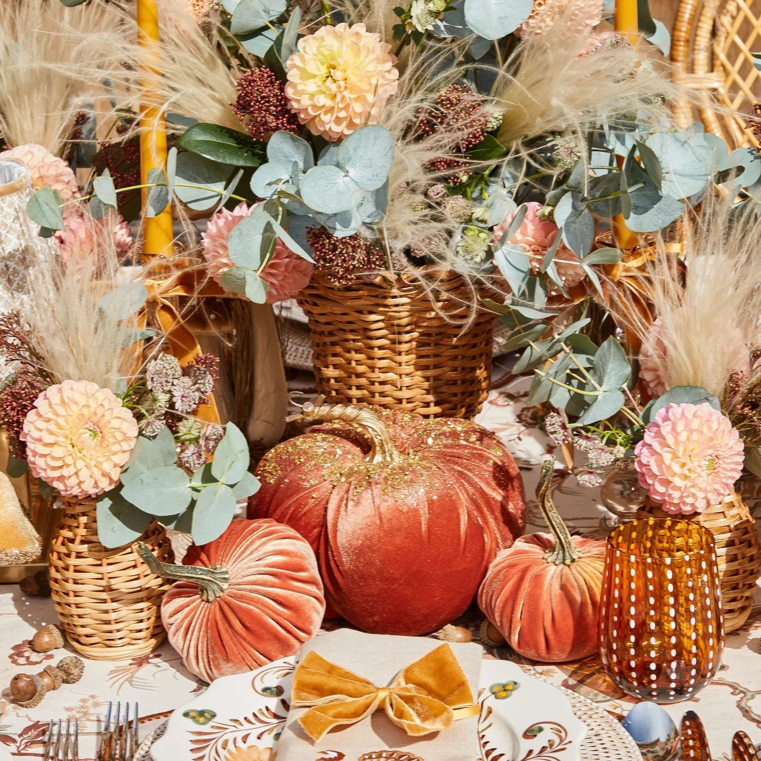 Mrs. Alice Small Rattan Urn Vase< Vases | Vases & Planters