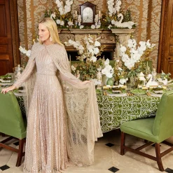 Mrs. Alice White & Gold Laurel Placemats & Napkins (Set of 4)< Table Linen Sets